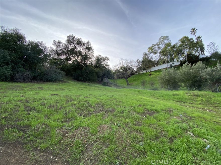 A slice of nature in the heart of Thousand Oaks, surrounded by stately Oak Trees

and sweeping views of rolling hills. Rare opportunity to build your dream home on this breath taking 0.43 acre lot. This almost half-acre lot offers a rare opportunity to craft your own estate in a prime location. Utilities on Street
