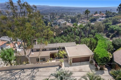 A home in North Tustin