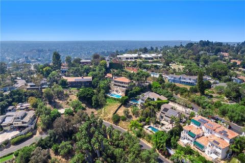 A home in North Tustin