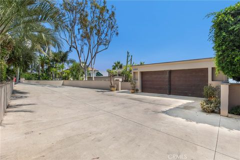 A home in North Tustin