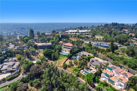 A home in North Tustin