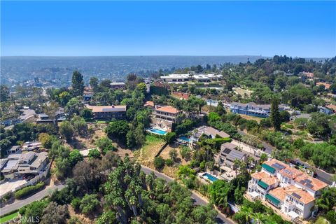 A home in North Tustin