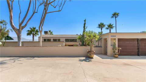 A home in North Tustin