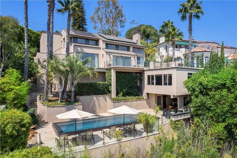 A home in North Tustin