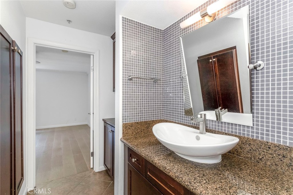 Photo 13 of 20 of 7320 Hawthorn Avenue 102 condo
