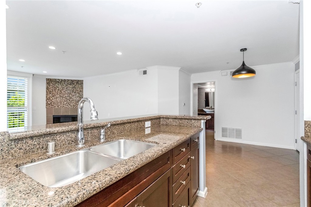 Photo 6 of 20 of 7320 Hawthorn Avenue 102 condo