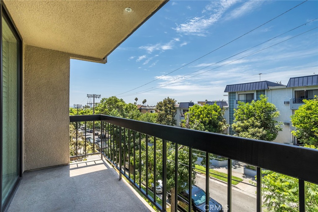 Photo 16 of 20 of 7320 Hawthorn Avenue 102 condo