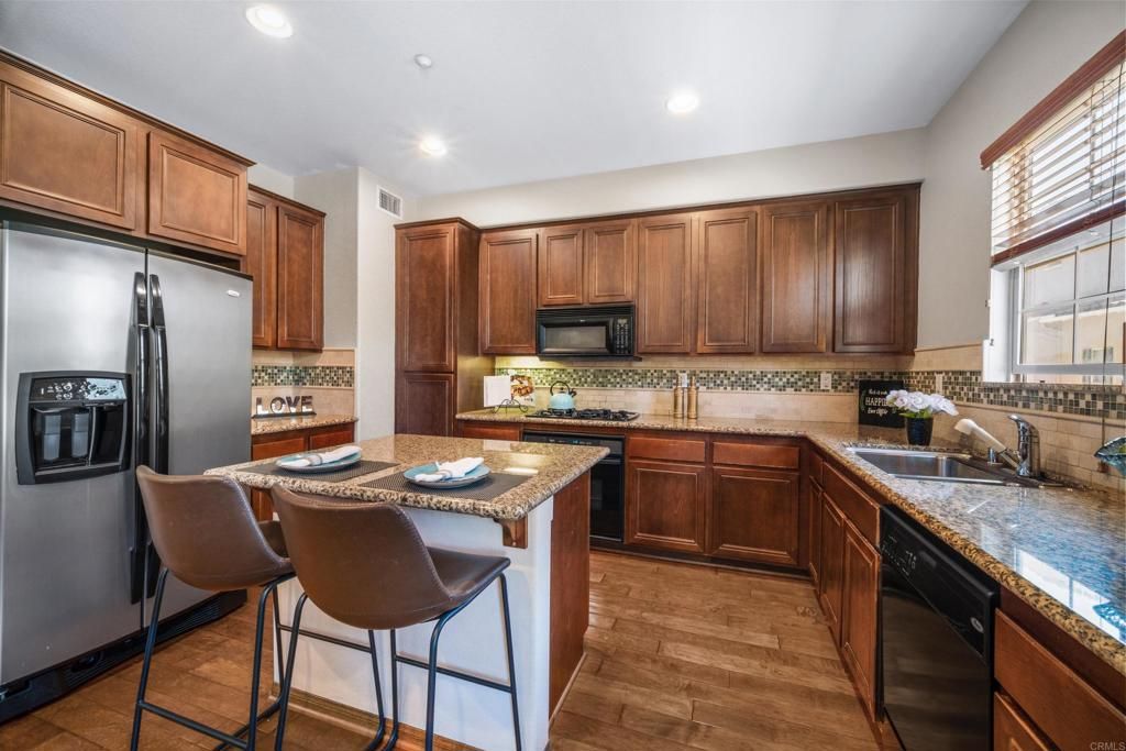 listing image 130721245791626908923