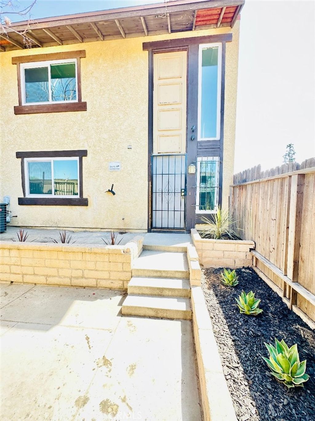 listing image 0