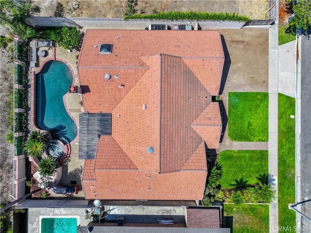 2810 E Burntwood