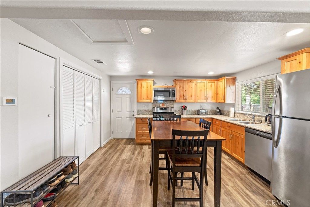listing image 130725722299408591746