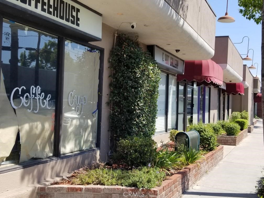 770 Square Feet of CORNER RETAIL FOR LEASE in DOWNTOWN FULLERTON! Highly visible corner location at 149 W Amerige Ave. Corner of Amerige Ave and Malden Ave. Great visibility next to the main parking lots on the north and south side of Amerige Ave, between Harbor and Malden. Central Air Conditioning in this 770 SqFt retail with large corner window for advertising. Seeking a retail or office location? Maybe a cozy coffee shop ice cream, yogurt, poke or a bakery? Owner prefers no tobacco or vape. Signage on Malden and Amerige gets you more customers. Fantastic location will be ready for you to move in on August 1, 2025.