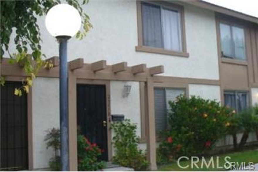 VERY CLEAN AND SPACIOUS 3 BEDROOMS 1 FULL BATH AND 1/2 BATH FIRST FLOOR, GRANITE  COUNTER TOP KITCHEN, TWO CAR DETACHED GARAGE