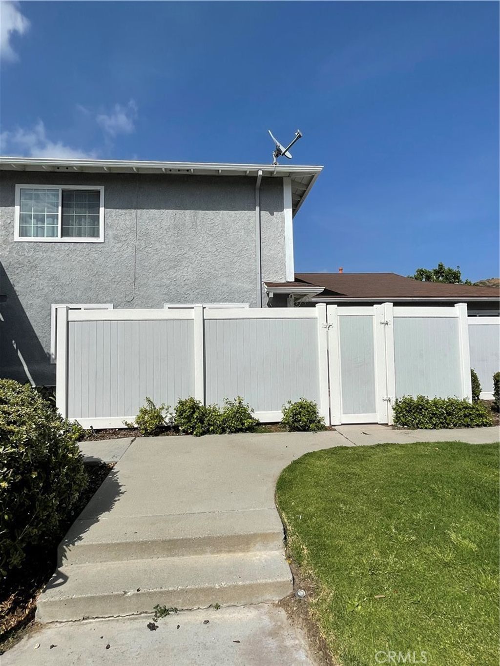 listing image 130720703212382803644