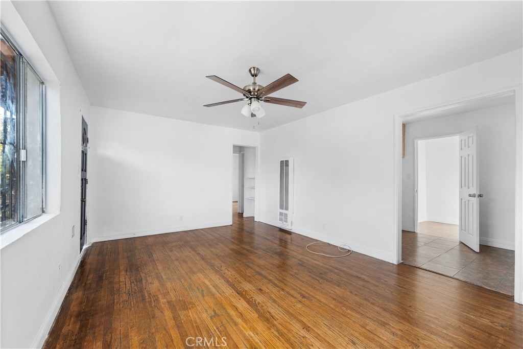 10004 San Fernando Road