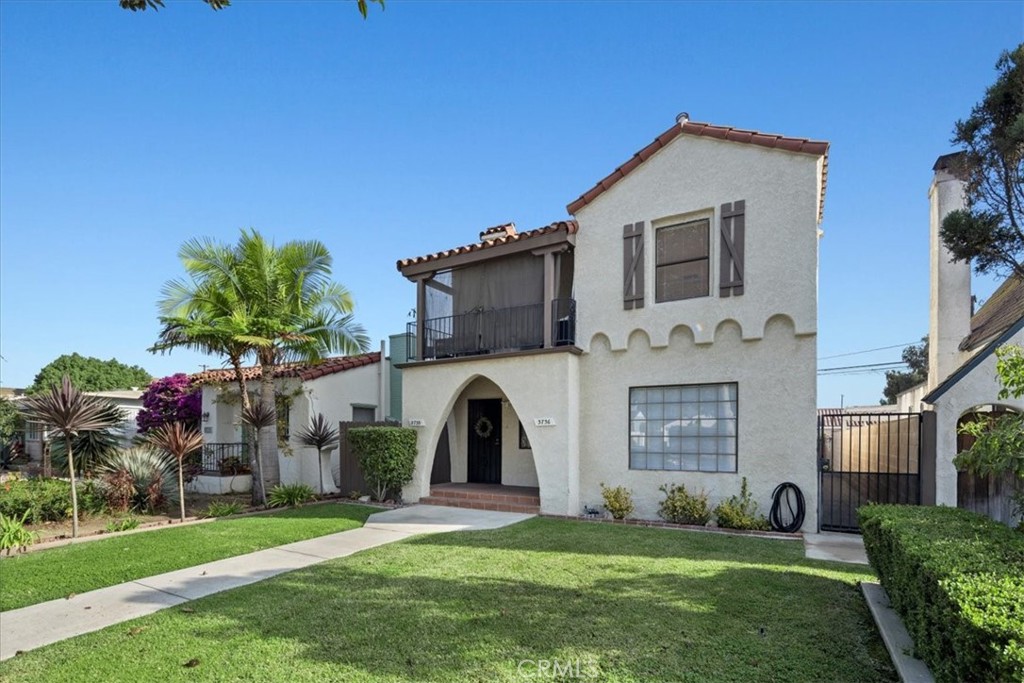 3736 Cerritos Avenue
