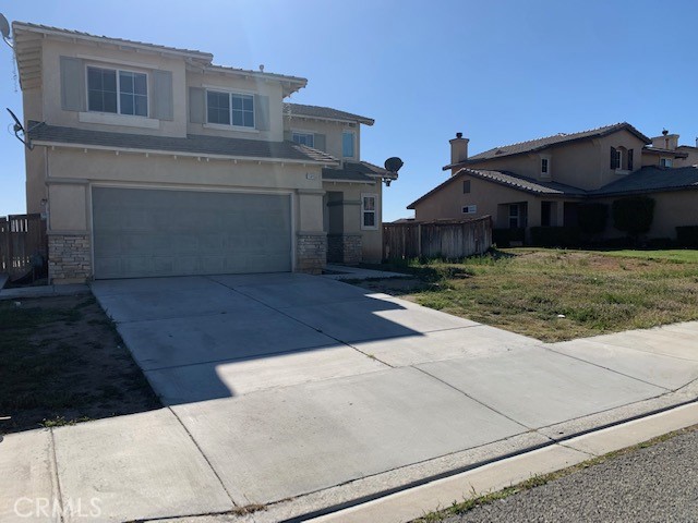 Main image without alt text