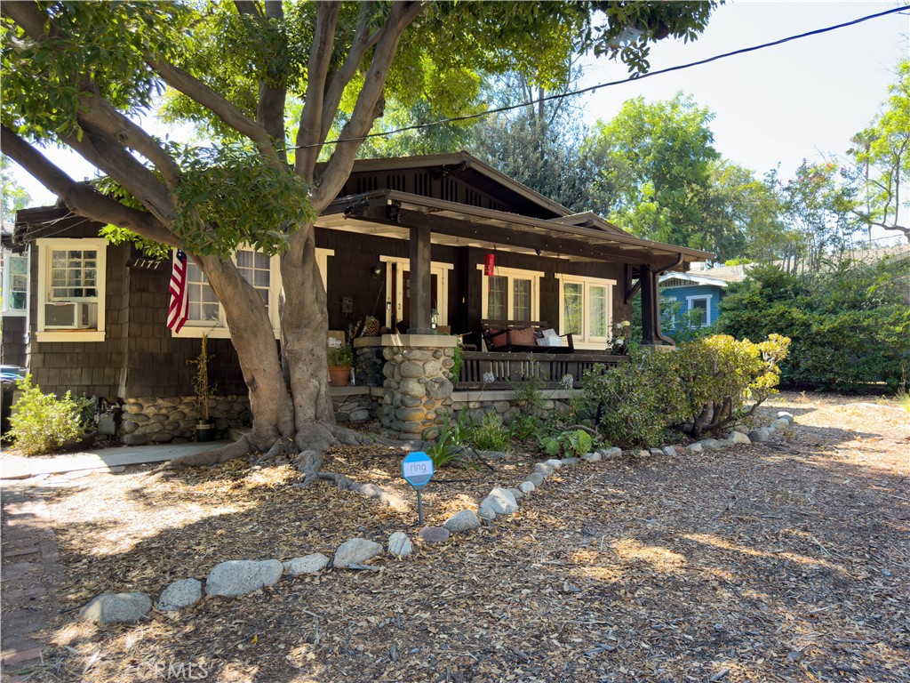 Photo 2 of 30 of 1177 N Catalina Avenue house