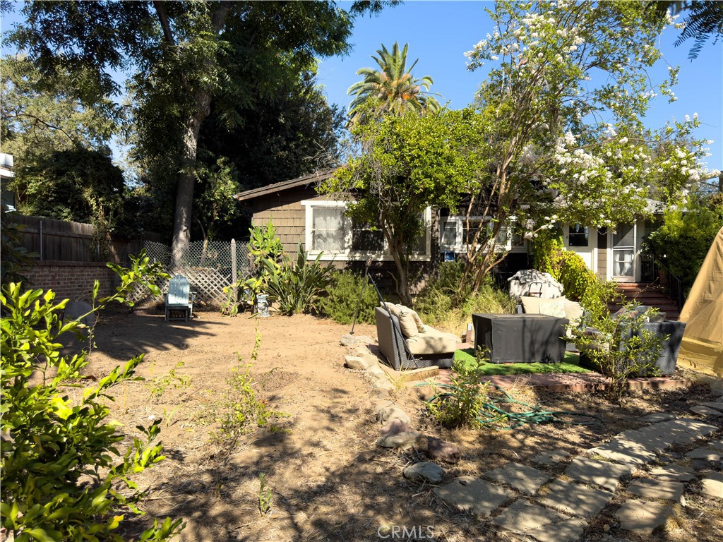 Photo 25 of 30 of 1177 N Catalina Avenue house