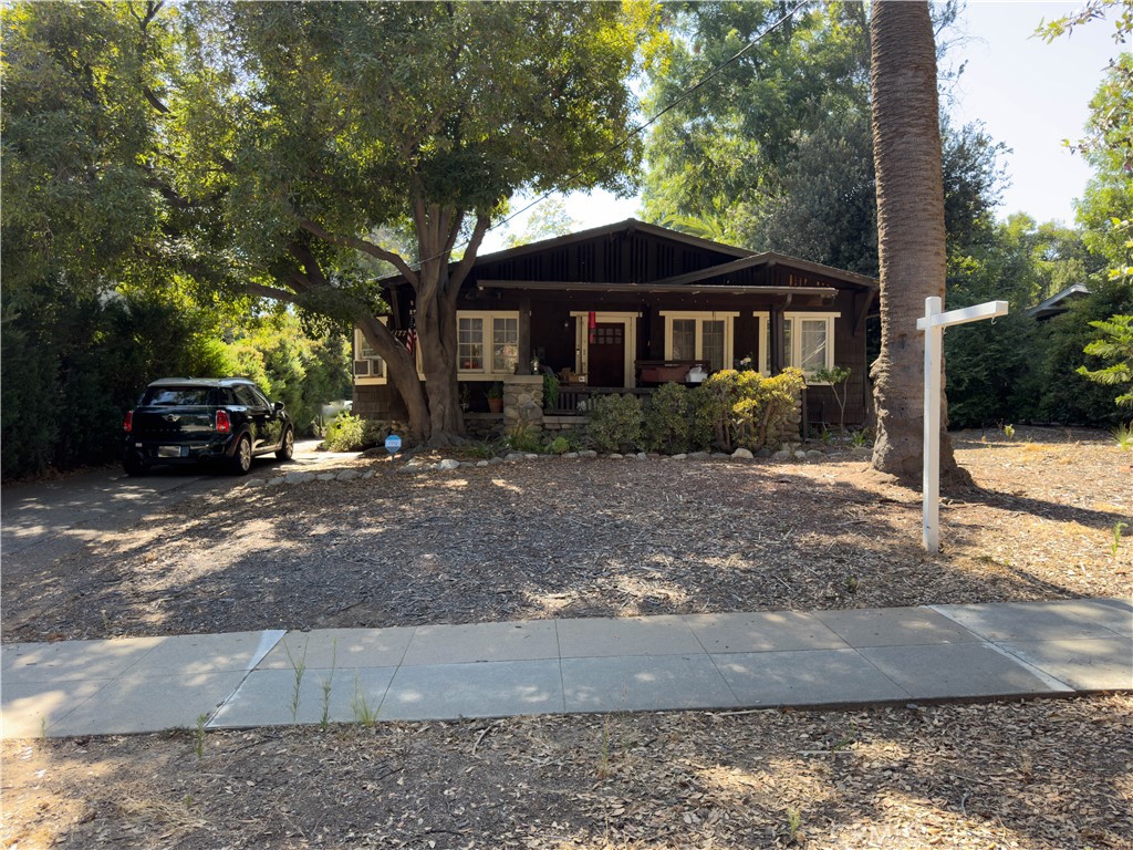 Photo 4 of 30 of 1177 N Catalina Avenue house