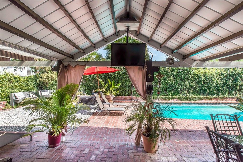 listing image 130728572831861411513