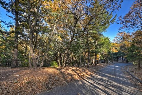 A home in Cedarpines Park