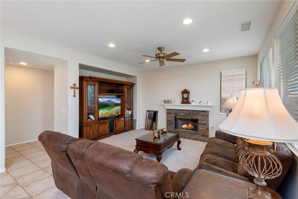 listing image 130725270367110579044
