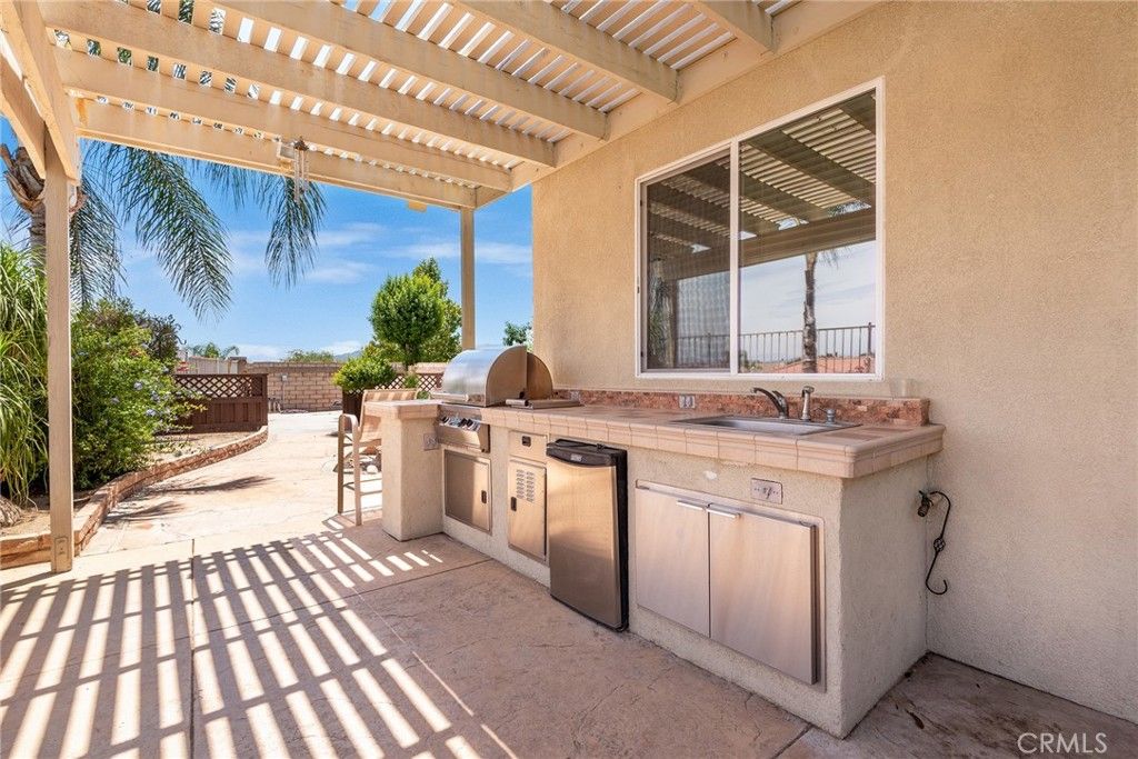 listing image 130727548265464062731