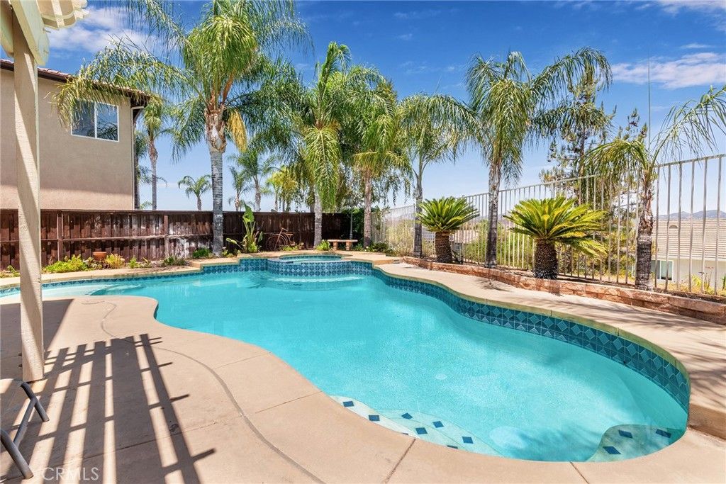 listing image 130722512524920162972
