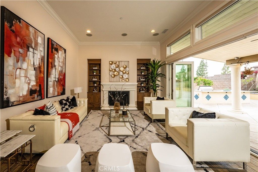listing image 130727663471527441570