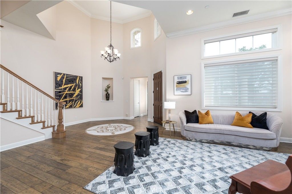 listing image 130725315135544812911