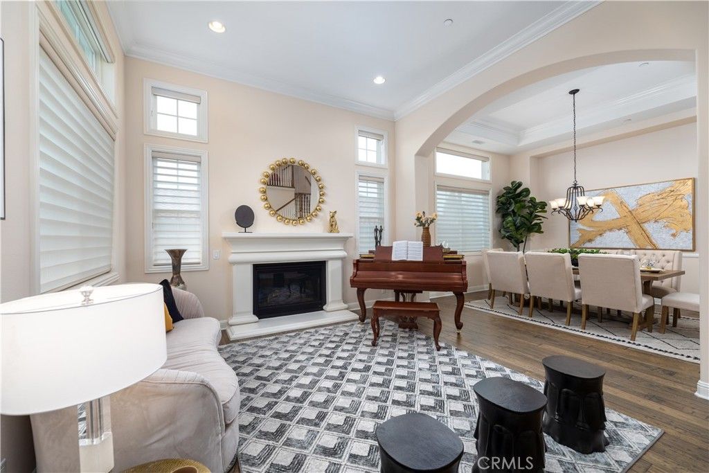 listing image 130728653098397848823
