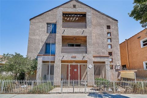 Photo of 1512 N Stanton Place, Long Beach, CA 90804 (MLS # PW23227757)