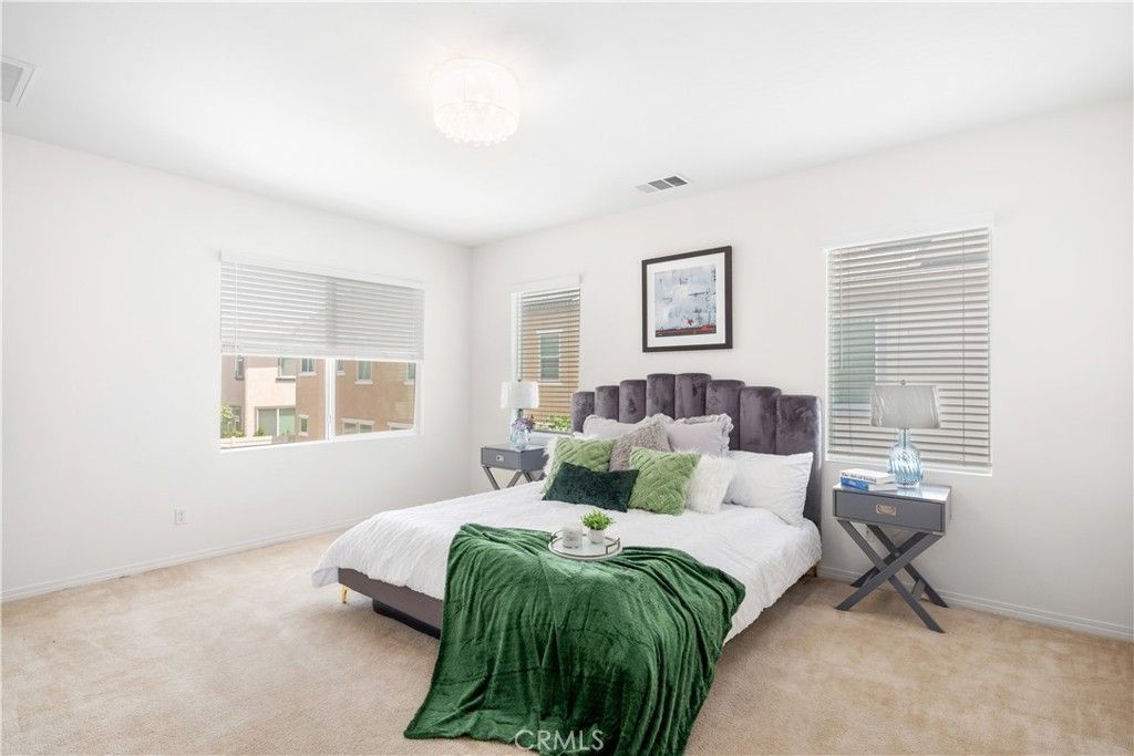 listing image 130722209648022839951