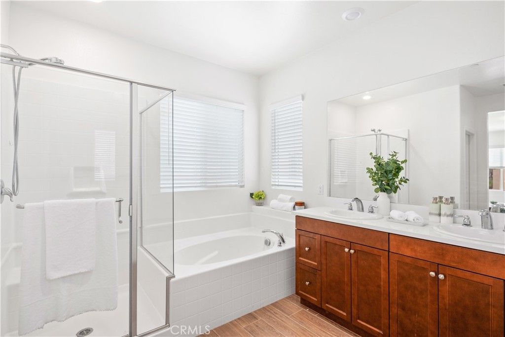 listing image 130722597670770842585