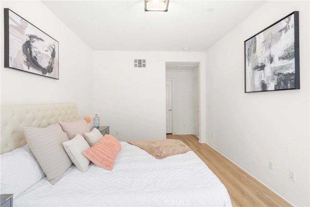 listing image 130727265695092235853