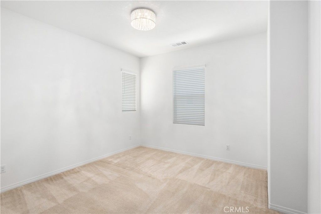 listing image 130726494001994396511