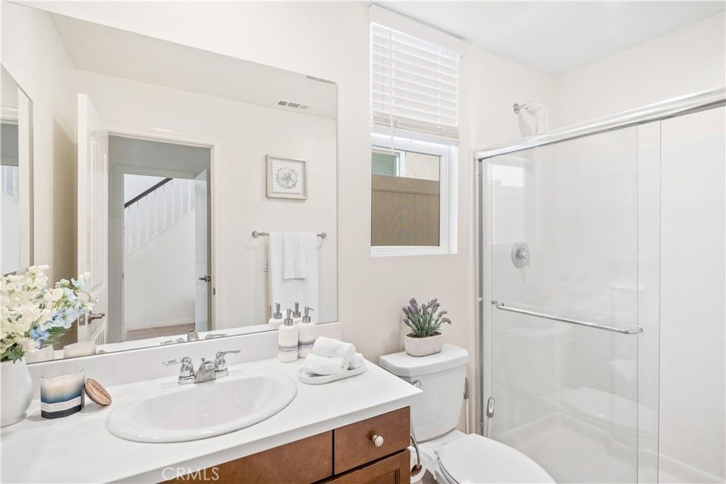 listing image 130728436409983938639