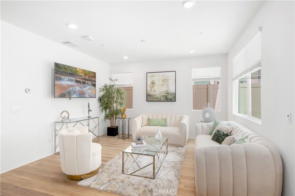 listing image 130721849567375632565