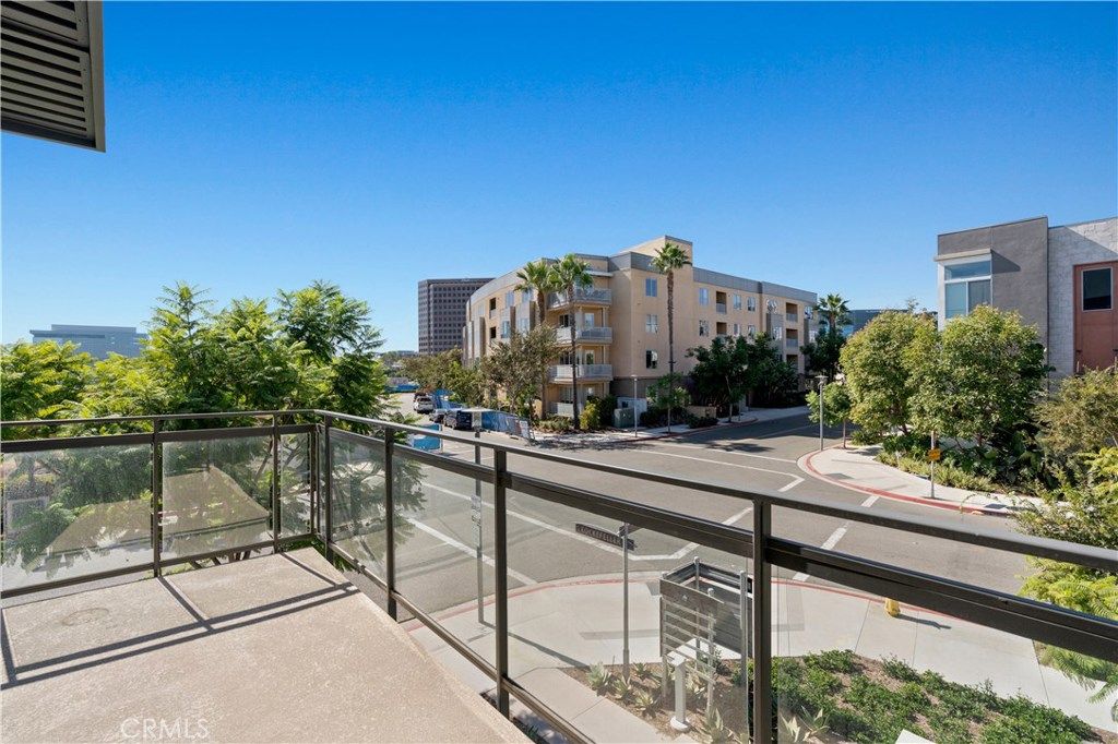 listing image 130721976066259035159