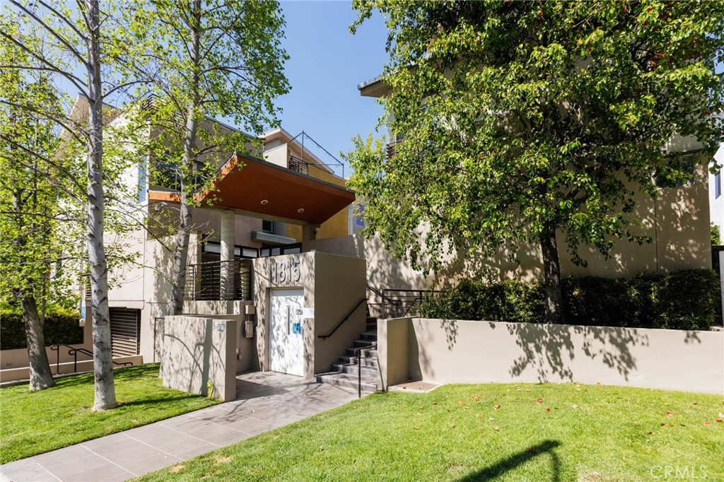 11815 Laurelwood Drive 1