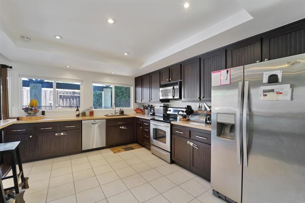 listing image 130729487553116510195