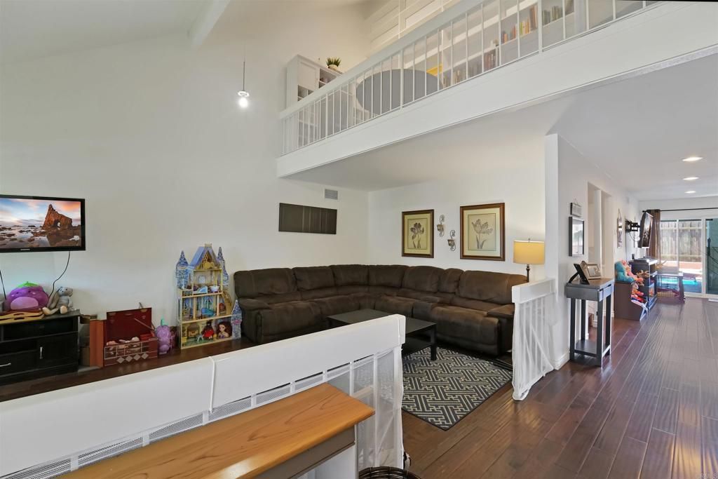 listing image 130727384438921585121