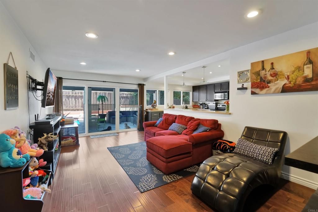 listing image 130729443845786142120