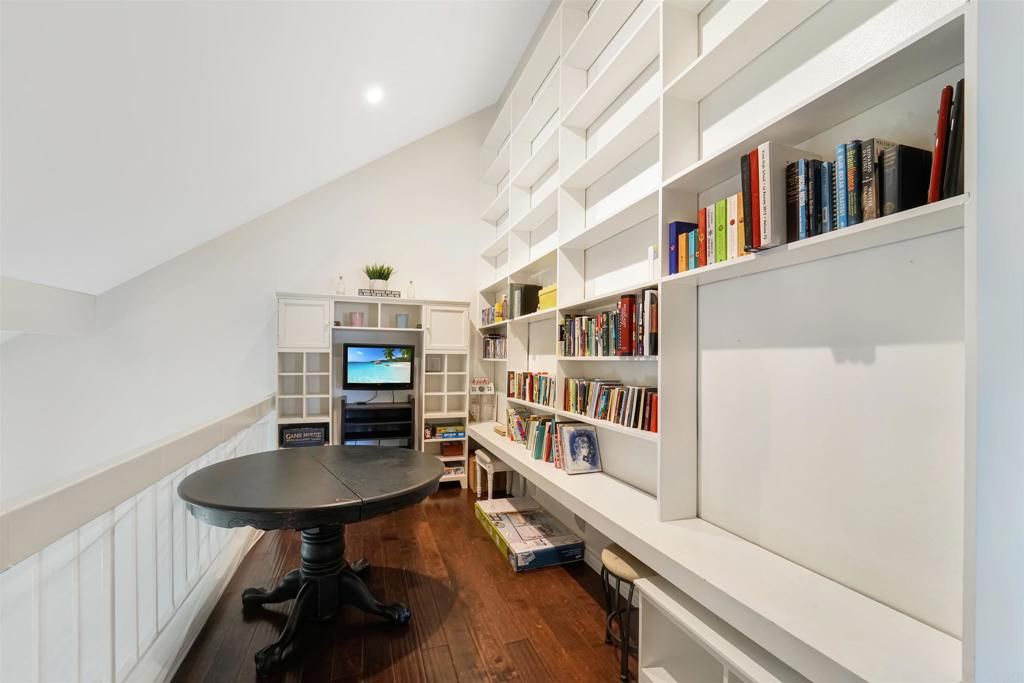 listing image 130720818304368893258