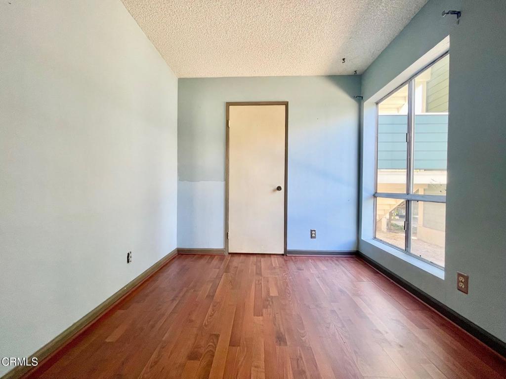 225 S Ventura Road 79