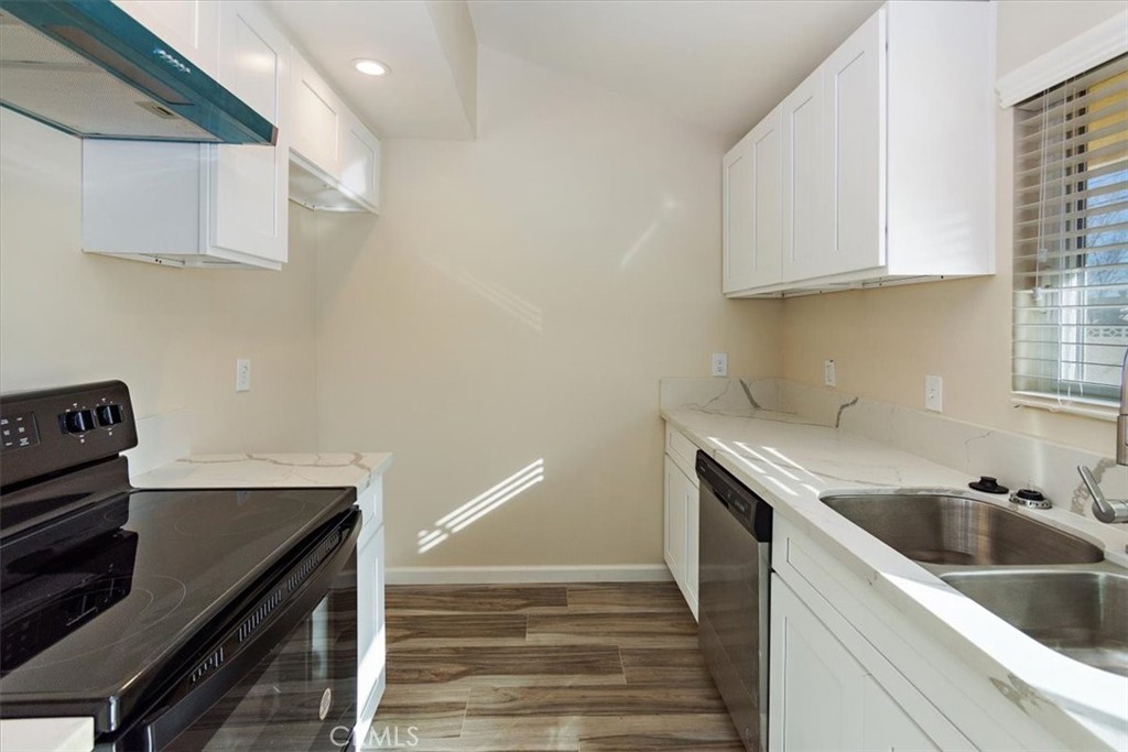Photo 6 of 18 of 7718 Dogbane Avenue house