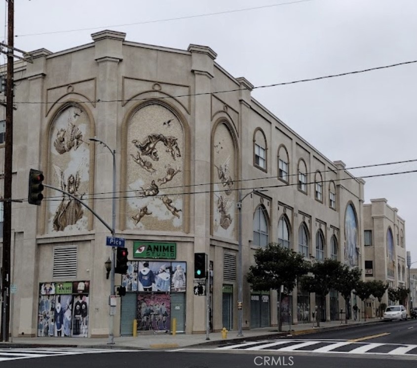 Looking for a vibrant office space/warehouse in the Downtown Los Angeles? Look no further than this fantastic opportunity at 810 East Pico Blvd suite 211 located in the heart of Fashion District. With a lease extending until January 2025, this 1,100 sqft office is available for takeover. (Sub-Lease) Situated in a prime spot in Downtown LA, offering easy access to major highways and public transportation. Spacious 1,100 sqft floor plan, providing ample room for various business operations, perfect for start-ups, small businesses, creative ventures, or established firms seeking a convenient and professional workspace. Enjoy peace of mind with on-site security guards ensuring a safe working environment. 2 parking spaces included.