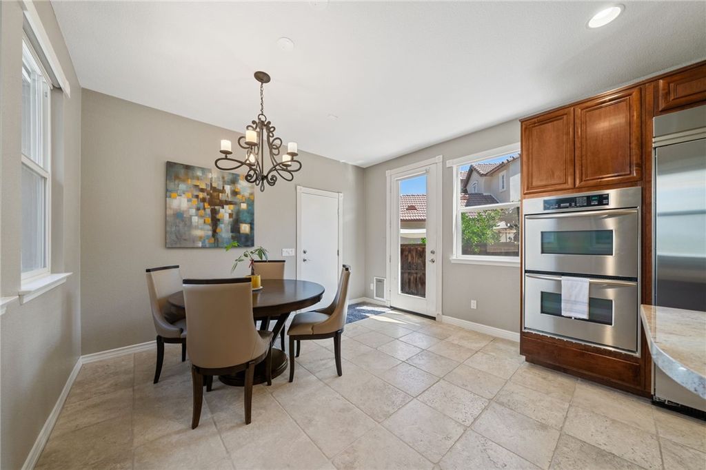 listing image 130726403641827541900