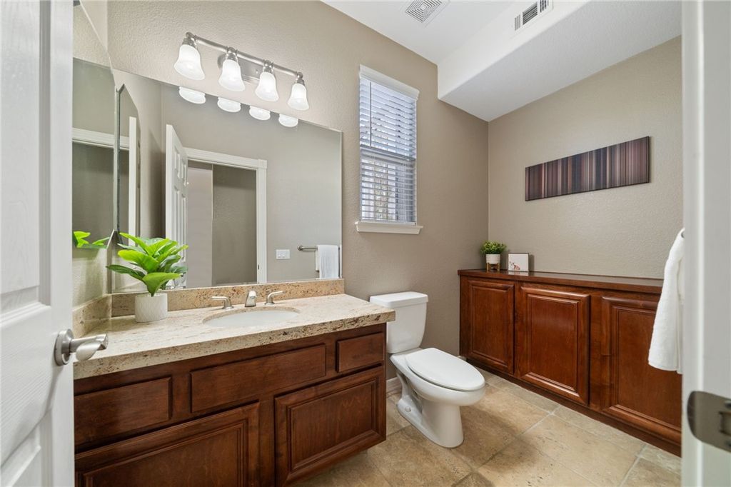 listing image 130724794537449611279